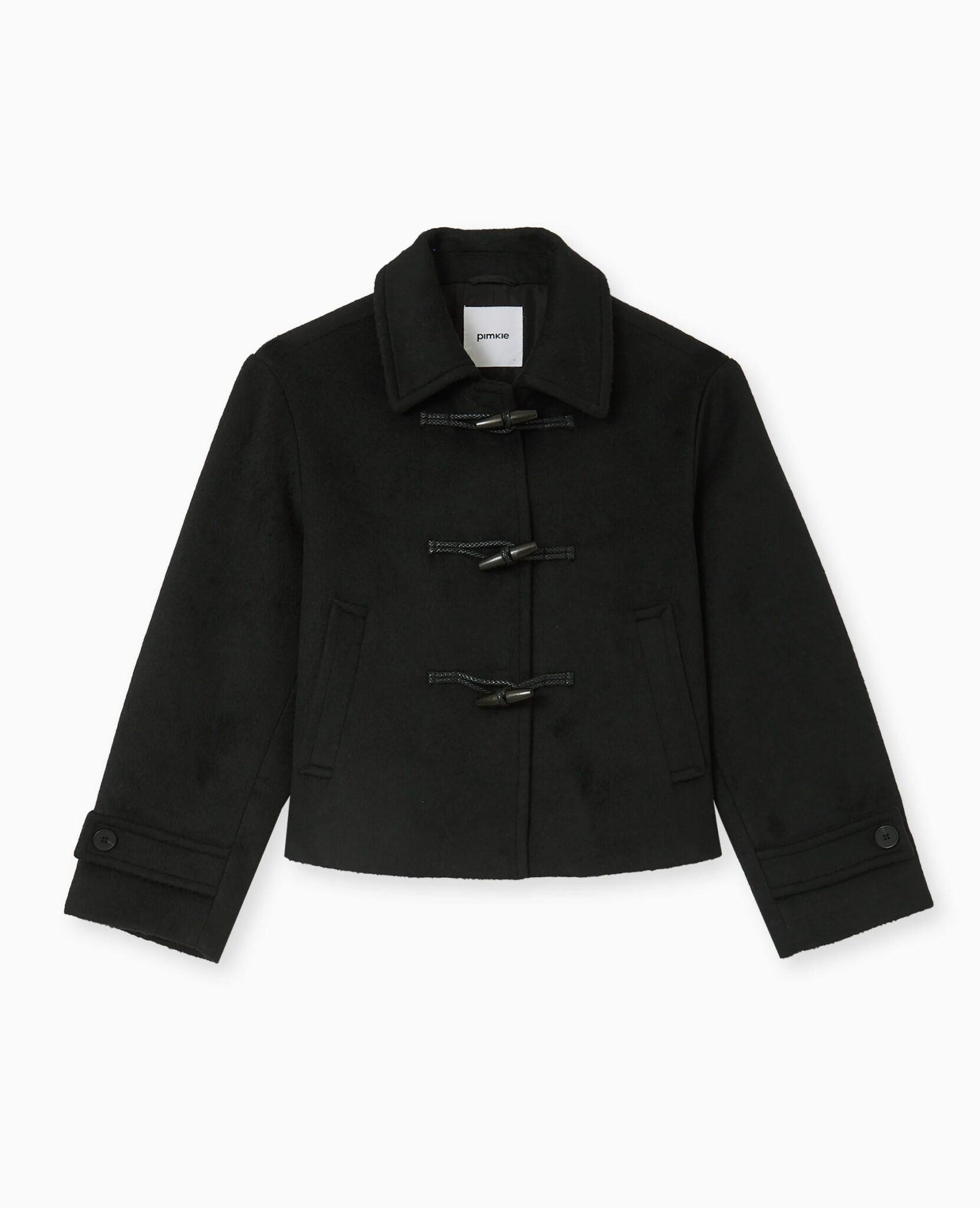 Comment adopter le manteau court tendance sans faux pas